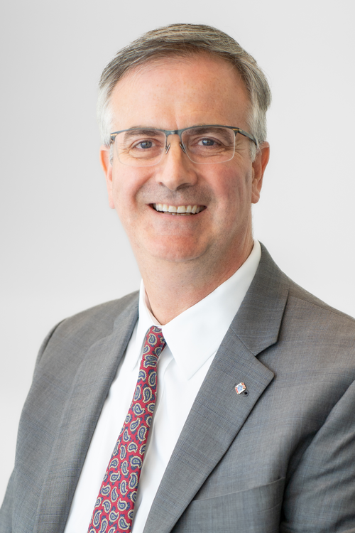 Thomas W. Burnford, D.Min. Directeur(-trice) de la sensibilisation et des services aux visiteurs